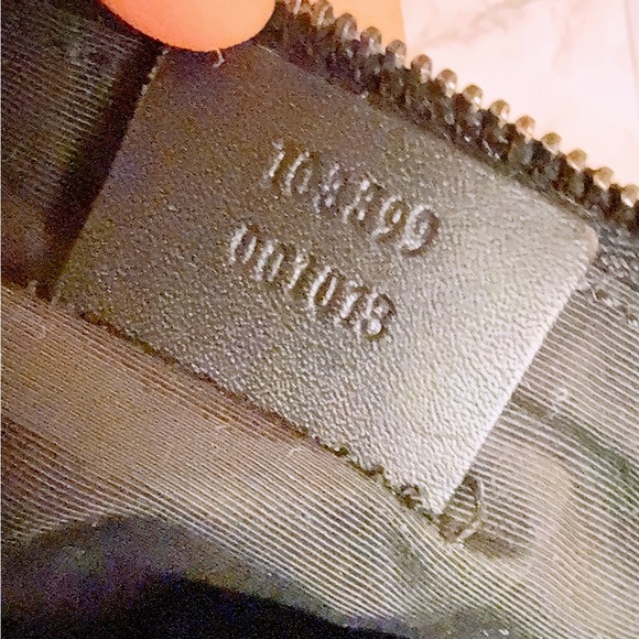 Vintage Black on Black GUCCI Monogram Pochette - Picture 4 of 7